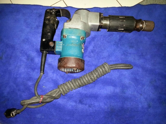 ขายเครื่องสกัดแย็กไฟฟ้ายี่ห้อMAKITA รุ่นHM0810(900W)พร้อมใช้งาน