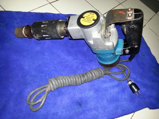 ขายเครื่องสกัดแย็กไฟฟ้ายี่ห้อMAKITA รุ่นHM0810(900W)พร้อมใช้งาน