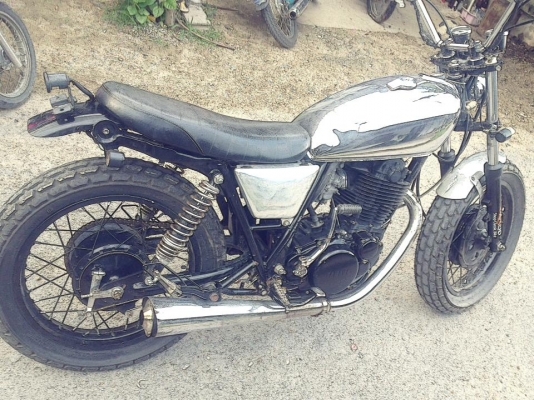 SR400 ราคาโดนใจ มาก่อนได้ก่อนน่ะครับ