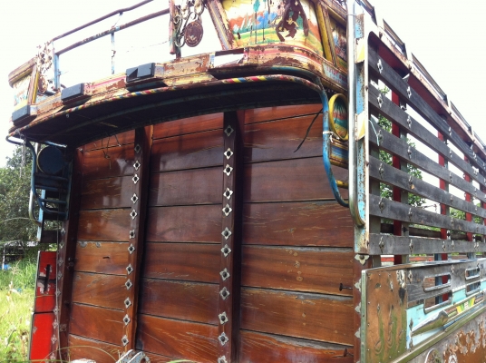 กระบะไม้มะค่าครับของรถf18. สวย. ไม้มะค่าครับ