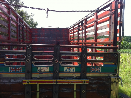 กระบะไม้มะค่าครับของรถf18. สวย. ไม้มะค่าครับ