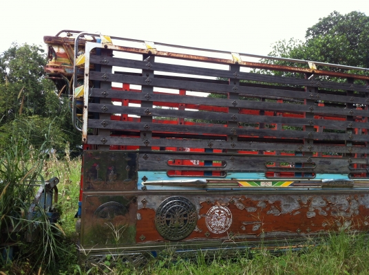 กระบะไม้มะค่าครับของรถf18. สวย. ไม้มะค่าครับ