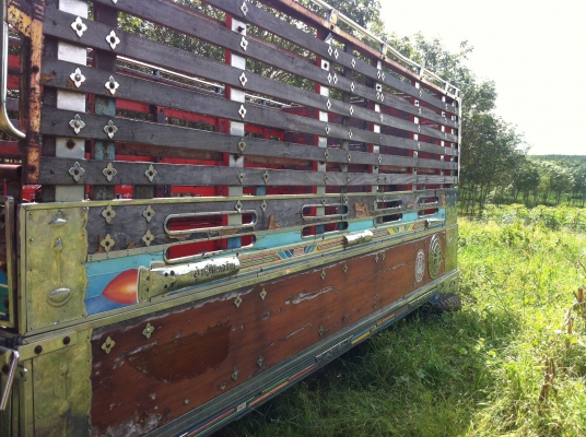 กระบะไม้มะค่าครับของรถf18. สวย. ไม้มะค่าครับ