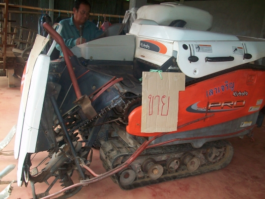 ขายรถเกี่ยวข้าวเล็ก คูโบต้าsr j3 pro