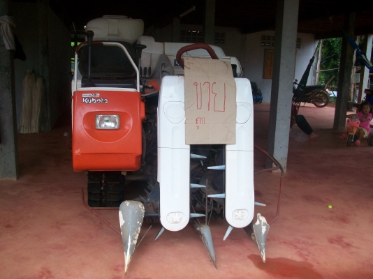 ขายรถเกี่ยวข้าวเล็ก คูโบต้าsr j3 pro