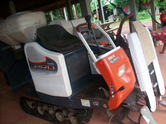 ขายรถเกี่ยวข้าวเล็ก คูโบต้าsr j3 pro