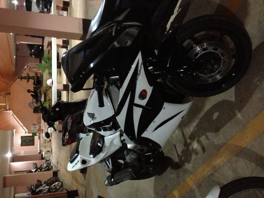 ขาย CBR400 ทะเบียนแท้ ปี92 แต่ง Rc212 ขาวดำ (มี Clip ครับ) ขาย CBR400 ทะเบียนแท้ ปี92 แต่ง Rc212 ขาวดำ (มี Clip ครับ)