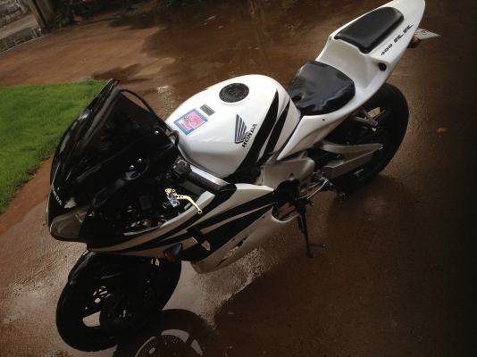 ขาย CBR400 ทะเบียนแท้ ปี92 แต่ง Rc212 ขาวดำ (มี Clip ครับ) ขาย CBR400 ทะเบียนแท้ ปี92 แต่ง Rc212 ขาวดำ (มี Clip ครับ)