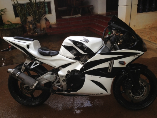 ขาย CBR400 ทะเบียนแท้ ปี92 แต่ง Rc212 ขาวดำ (มี Clip ครับ) ขาย CBR400 ทะเบียนแท้ ปี92 แต่ง Rc212 ขาวดำ (มี Clip ครับ)