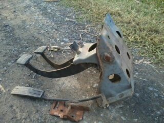 ข่ายด่วน ชุดเหยียบเบรคครัช คันเร่งและก็มีปั๊มครัชด้วยของนิสสันบิ๊กเอ็ม