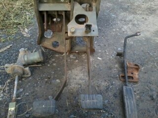 ข่ายด่วน ชุดเหยียบเบรคครัช คันเร่งและก็มีปั๊มครัชด้วยของนิสสันบิ๊กเอ็ม