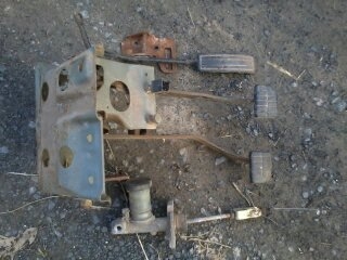 ข่ายด่วน ชุดเหยียบเบรคครัช คันเร่งและก็มีปั๊มครัชด้วยของนิสสันบิ๊กเอ็ม