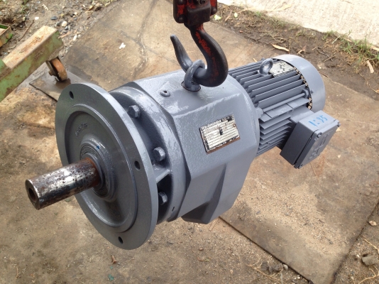 ขายมอเตอร์เกียร์ SEW 4.5 HP. 380 V แบบหน้าแปลน อัตราทด 1:35 เพลาออกประมาณ 40 รอบต่อนาที เป็นของเก่าเก็บไม่เคยใช้งาน ใบคู่มือยังอยู่ (แต่ผมทำสีใหม่แล้วครับ)