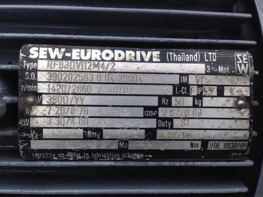 ขายมอเตอร์เกียร์ SEW 4.5 HP. 380 V แบบหน้าแปลน อัตราทด 1:35 เพลาออกประมาณ 40 รอบต่อนาที เป็นของเก่าเก็บไม่เคยใช้งาน ใบคู่มือยังอยู่ (แต่ผมทำสีใหม่แล้วครับ)