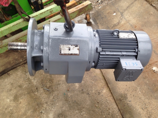 ขายมอเตอร์เกียร์ SEW 4.5 HP. 380 V แบบหน้าแปลน อัตราทด 1:35 เพลาออกประมาณ 40 รอบต่อนาที เป็นของเก่าเก็บไม่เคยใช้งาน ใบคู่มือยังอยู่ (แต่ผมทำสีใหม่แล้วครับ)