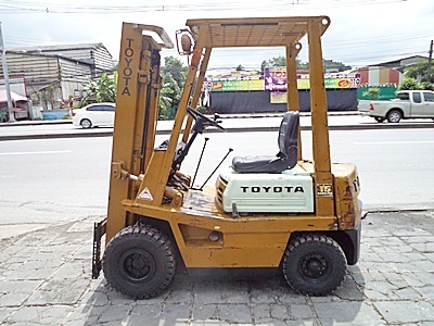 ขายรถยกโตโยต้า 1.5 ตัน  เครื่องเบนซิน  กระบอกคู่  เสาสูง 3 เมตร  ยางตันใหม่ พวงมาลัยเพาเว่อร์  สีเดิมจากนอก นำเข้าจากญี่ปุ่น ใช้งานได้ทันที