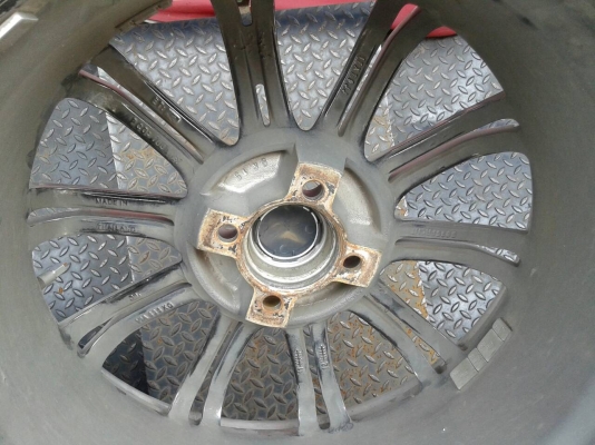 แม็กขอบ 17  4รู100  พร้อมยาง 215 45 17 ปี 12