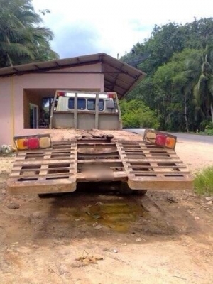 รถฮีโน่ HlNO 10 ล้อ ท้ายลาด FM3H 195 แรงม้า ( รถ 2 เพลา ) สนใจติดต่อ 081 - 6079515 รถฮีโน่ HlNO 10 ล้อ ท้ายลาด FM3H 195 แรงม้า ( รถ 2 เพลา ) สนใจติดต่อ 081 - 6079515