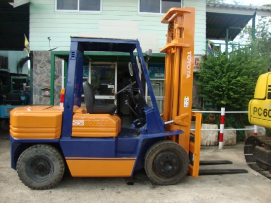 ++++++ ขายด่วน !!!  รถโฟล์คลิฟท์  TOYOTA  5FD35  (รถราคาถูก   พร้อมใช้งาน )  เครื่องยนต์ดีเซล  เสา 4  เมตร  เกียร์ธรรมดา  งา 1,070  มม.  ยางตัน  4  เส้น  ****สนใจเข้ามาลองรถก่อนตัดสนใจซื้อ  ราคากันเองคุยกันได้******