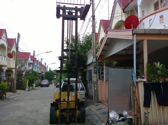 ขาย  TCM  เสาสูง4เมตร  175,000บาท  ขนาด 2.5 ตัน เครื่องดีเซลอีซุซุ c240 เกียร์ธรรมดาพร้อมใช้งานทันที(รถสวยไม่มีคราบน้ำมันล้างทำความสะอาดแล้ว)