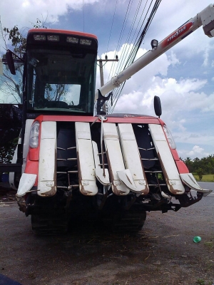 รถเกี่ยวข้าว Kubota (รูปแรกแทนครับ)