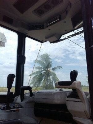 รถเกี่ยวข้าว Kubota (รูปแรกแทนครับ)