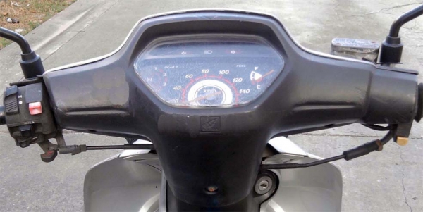 ขออนุญาติขาย HONDA WAVE110S โอนให้ฟรี สตาร์ทมือและเท้า