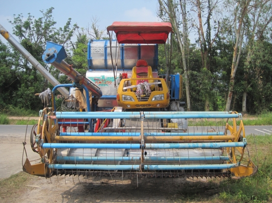 ขายรถเกี่ยวข้าวศักดิ์พัฒนาการเกษตร