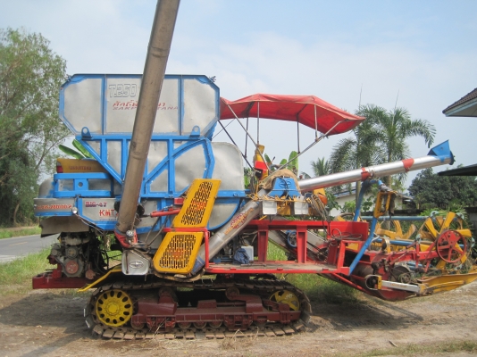 ขายรถเกี่ยวข้าวศักดิ์พัฒนาการเกษตร