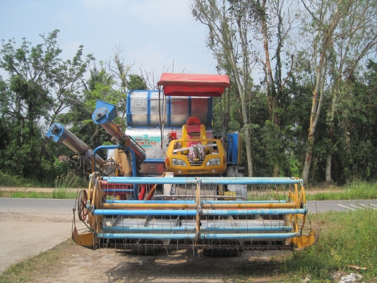 ขายรถเกี่ยวข้าวศักดิ์พัฒนาการเกษตร