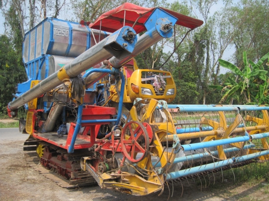 ขายรถเกี่ยวข้าวศักดิ์พัฒนาการเกษตร