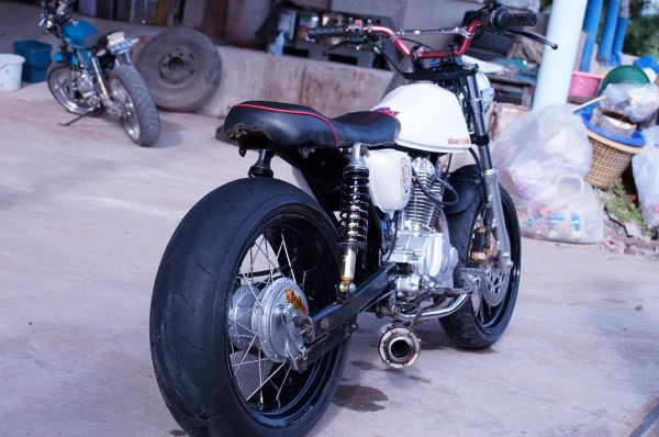 ขาย HONDA CG เครื่อง LIFAN 200 CC ทะเบียนพร้อมโอน แต่งล้อโตมาก ๆ เสียง โหด ๆ ครับ ขาย HONDA CG เครื่อง LIFAN 200 CC ทะเบียนพร้อมโอน แต่งล้อโตมาก ๆ เสียง โหด ๆ ครับ