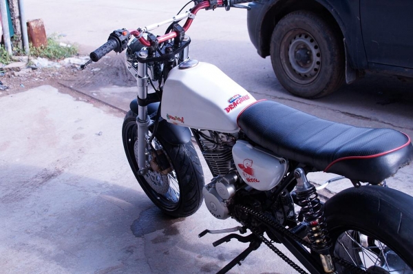 ขาย HONDA CG เครื่อง LIFAN 200 CC ทะเบียนพร้อมโอน แต่งล้อโตมาก ๆ เสียง โหด ๆ ครับ ขาย HONDA CG เครื่อง LIFAN 200 CC ทะเบียนพร้อมโอน แต่งล้อโตมาก ๆ เสียง โหด ๆ ครับ