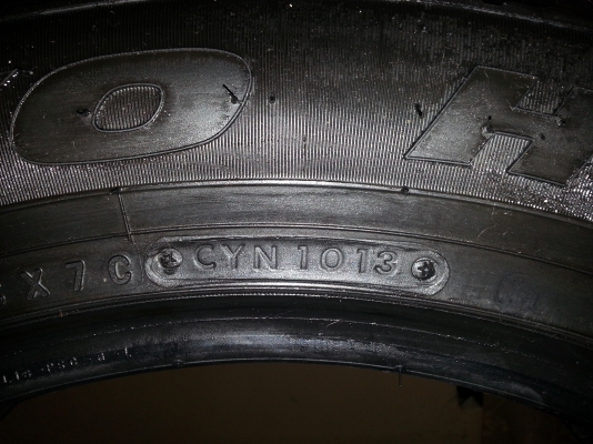 ขายยางสวยๆมาใหม่อีก 1 ชุด 235/55/18 ปี13 ใหม่ๆ 5 เส้น ลดครับ เหลือ10,000 เส้นละ 2,000