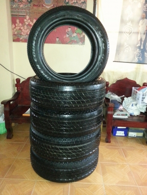 ขายยางสวยๆมาใหม่อีก 1 ชุด 235/55/18 ปี13 ใหม่ๆ 5 เส้น ลดครับ เหลือ10,000 เส้นละ 2,000