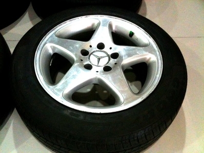 14,500-แม็กซ์ BENZ 16" แท้ 5 ก้าน สเปค 5-112 และ ET 37 กว้าง 7.5  พร้อมยางสภาพใหม่ทั้งชุด ยางปี 11-12 ล้อเก่าเทิรน์ได้ครับ ต่างจังหวัด ส่งให้ได้