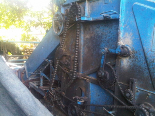 ขายรถเกี่ยวข้าวถูกๆใช้งานได้เลย ขายรถเกี่ยวข้าวถูกๆใช้งานได้เลย