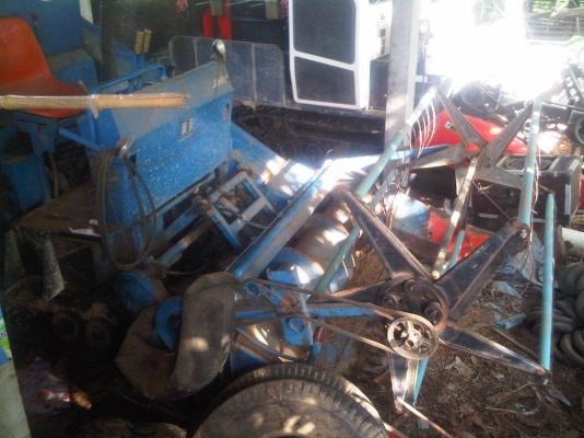 ขายรถเกี่ยวข้าวถูกๆใช้งานได้เลย ขายรถเกี่ยวข้าวถูกๆใช้งานได้เลย