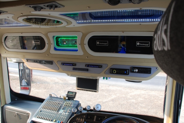 ขายรถบัส 2 ชั้น Isuzu VIP ผ่านเทสเอียงแล้ว