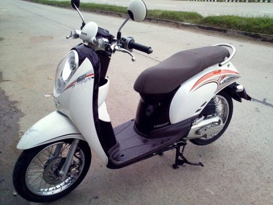 สกูปปี้ไอคันนี้สีขาว สกูปปี้ไอคันนี้สีขาว