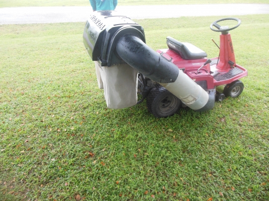 ขายรถตัดหญ้านั่งขับ HONDA