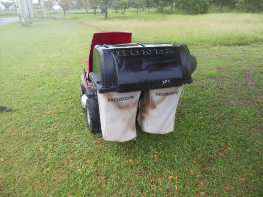ขายรถตัดหญ้านั่งขับ HONDA