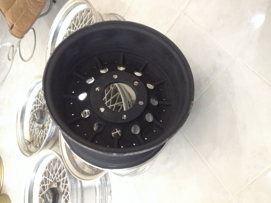มี 1 วง ล้อหยดน้ำขอบ 15x8.5 ET-27 6/139.7 เผื่อไว้เป็นล้ออะไหล่ครับ