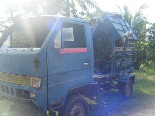 ขายรถ 4 ล้อกลางพร้อมเครื่องสีข้าวราคาถูก พร้อมใช้งาน 75000