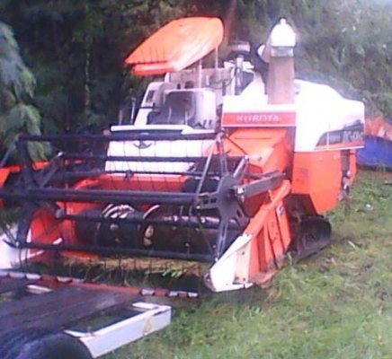 KUBOTA DC 68G รถเกี่ยวข้าวสภาพดีพร้อมใช้งานได้เลย ทำงาน 1,700 ชม. แบบอุ้มรับได้ 600 กก. เครื่องแห้งดีไม่เยิ้มประหยัดน้ำมันดี ทำงานได้วันละ 25-35 ไร่ได้สบายครับ ช่วงล่างสภาพดี. 70\% พร้อมใช้งาน ราคาต่อรองได้ครับ KUBOTA DC 68G รถเกี่ยวข้าวสภาพดีพร้อมใช้งานได้เลย ทำงาน 1,700 ชม. แบบอุ้มรับได้ 600 กก. เครื่องแห้งดีไม่เยิ้มประหยัดน้ำมันดี ทำงานได้วันละ 25-35 ไร่ได้สบายครับ ช่วงล่างสภาพดี. 70\% พร้อมใช้งาน ราคาต่อรองได้ครับ