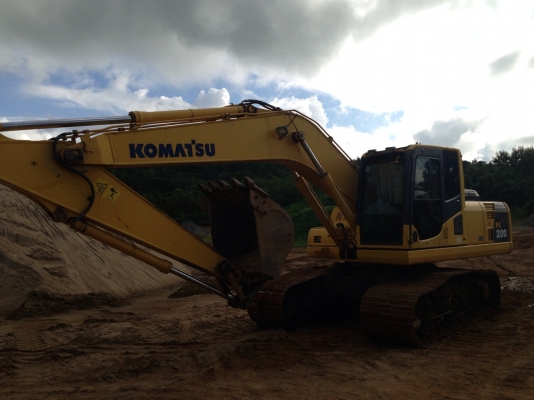 ขายรถแม๊กโค komatsu pc200-8
