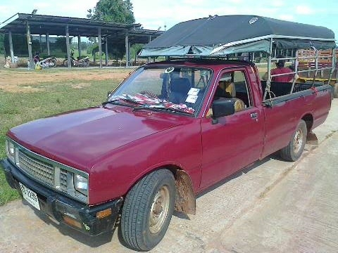 ISUZU KB 2500 CC.MT ปี 30 รถบ้านสภาพดีพร้อมใช้งานได้เลย กระบะมีหลังคาให้พร้อม เครื่องยนต์เดิมๆแรงดีแห้งดี ภายในเก๋งคอนโซลสวยครบพร้อมไม่ผุ พวงมาลัยธรรมดา กระบะไม่ผุ ภายนอกสีสันดี ช่วงล่างคัชซีไม่ผุ ยางสภาพดี 4 เส้นประมาณ 60\% พร้อมใช้งาน เอกสารทะเบียนครบพร้