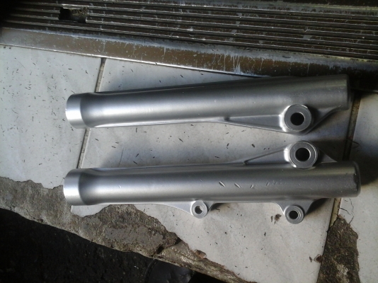 ขายกระบอกโช๊คหน้าhonda300บาทเอาชิลบวกกันฝุ่นแท้เพิ่ม150บาท