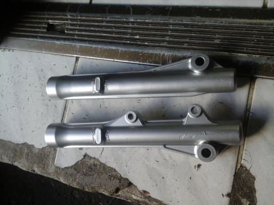 ขายกระบอกโช๊คหน้าhonda300บาทเอาชิลบวกกันฝุ่นแท้เพิ่ม150บาท