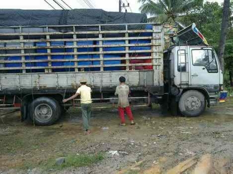 ขายรถ 6 ล้อรั้วหลังถนน HINO FF 195 แรงม้า ยาง 900 ถังกระบะยาว 7 เมตร ราคา 660000